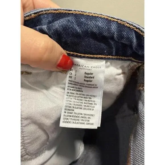 American Eagle Dark Wash Mom Jean, Women's Size 2 - Picture 7 of 9